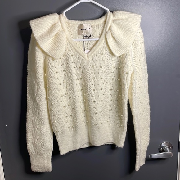 Pearl white sweater - Picture 1 of 2